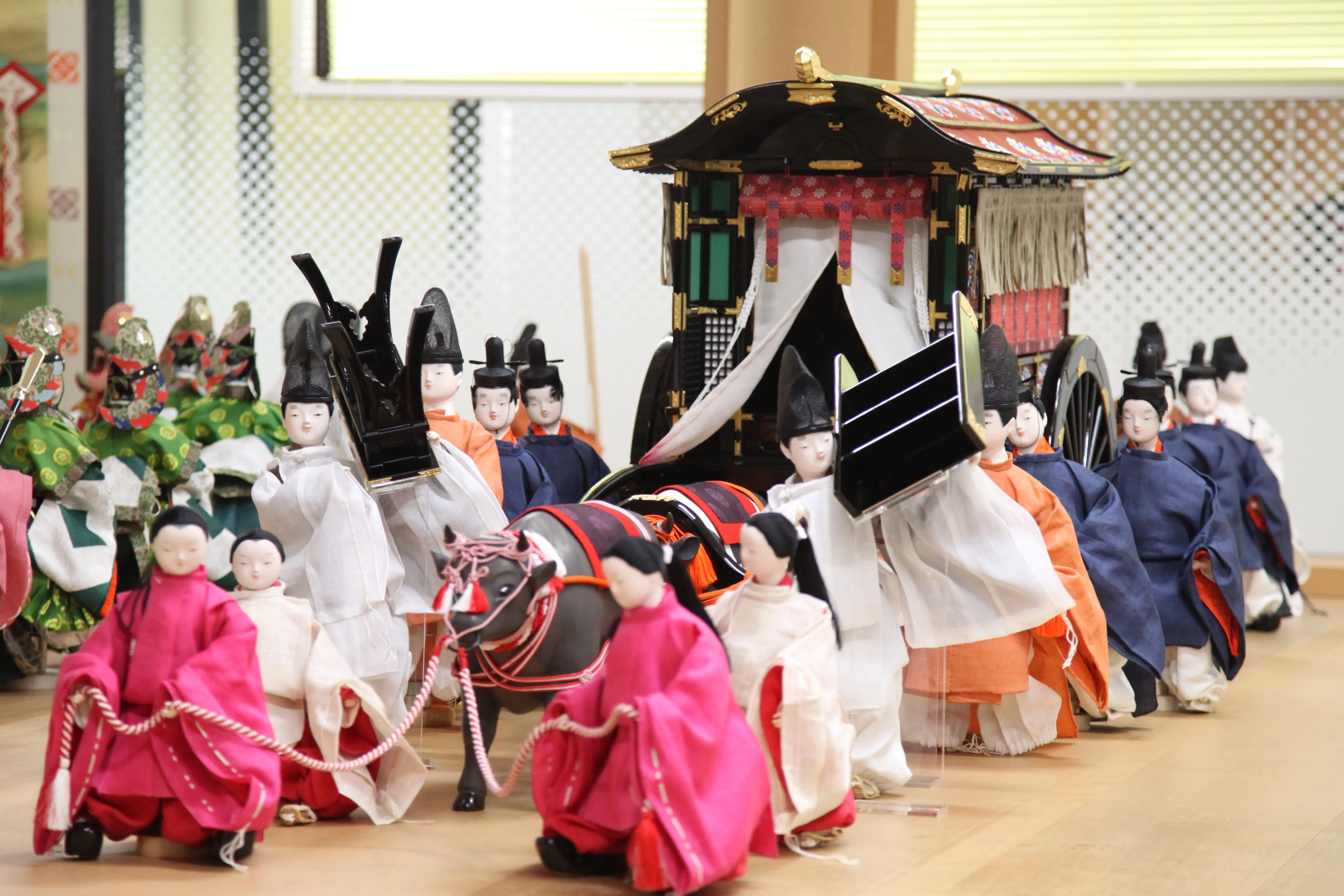 10月31日より行幸行列の1/4スケールの人形展示を二条城にて開催